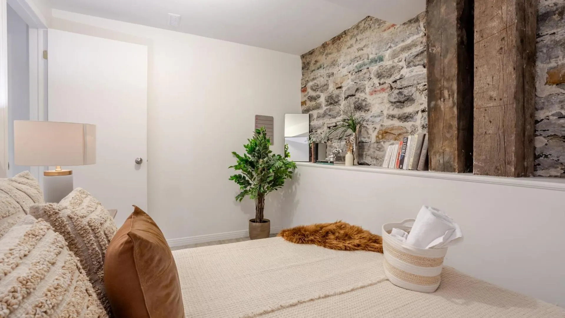 Majestic Villa In Downtown Griffintown Montreal