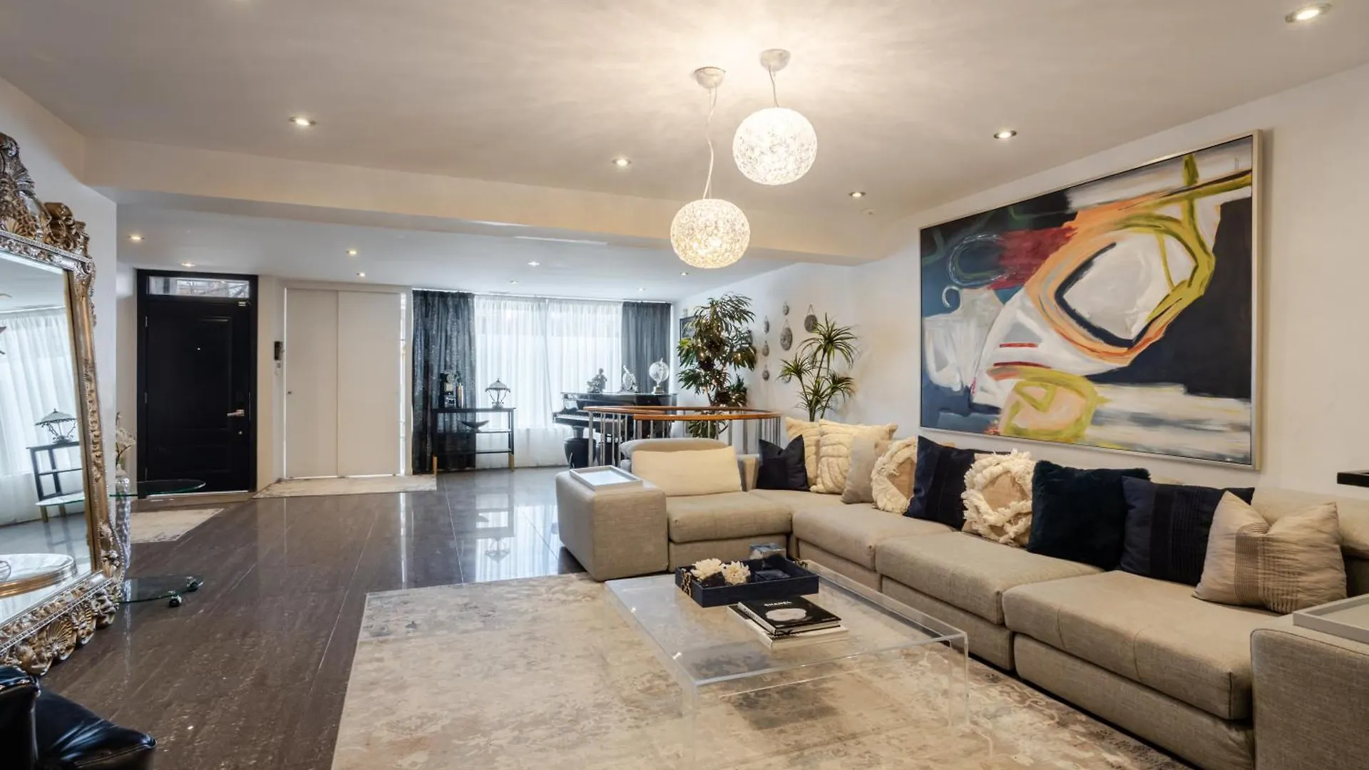 Majestic Villa In Downtown Griffintown Montreal