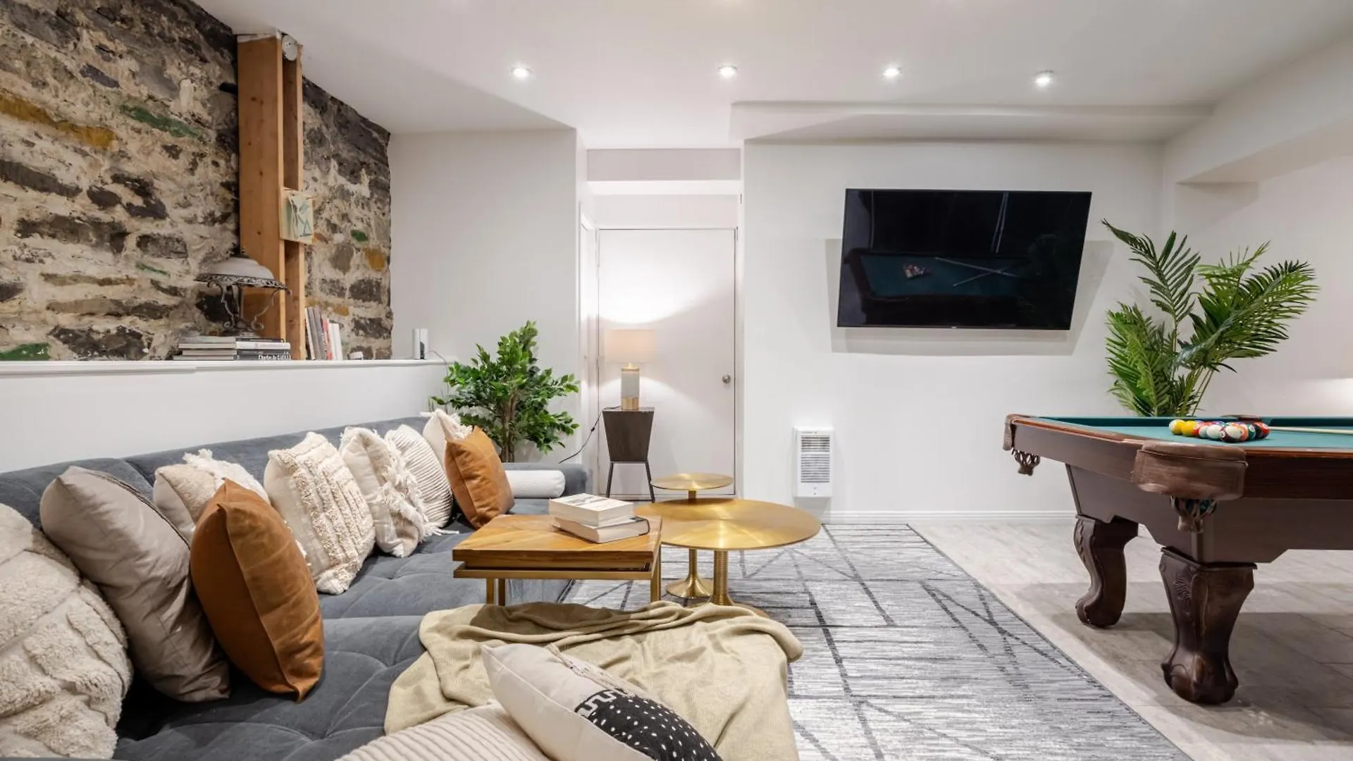 Majestic Villa In Downtown Griffintown Montreal