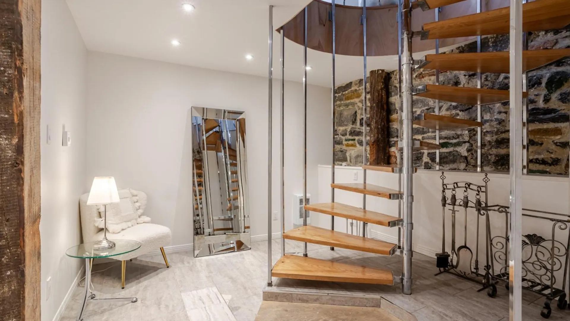 Majestic Villa In Downtown Griffintown Montreal