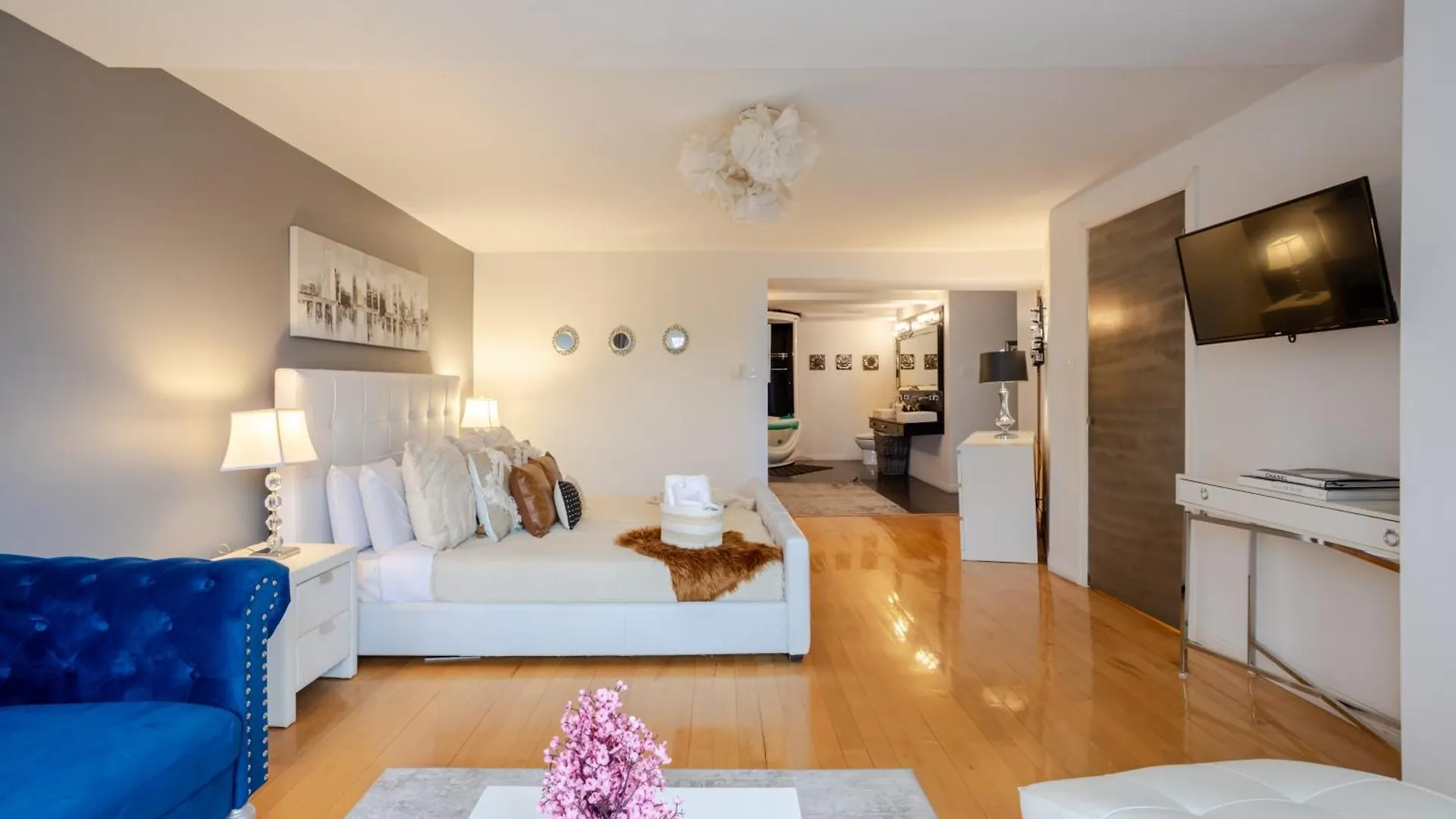 Majestic Villa In Downtown Griffintown Montreal